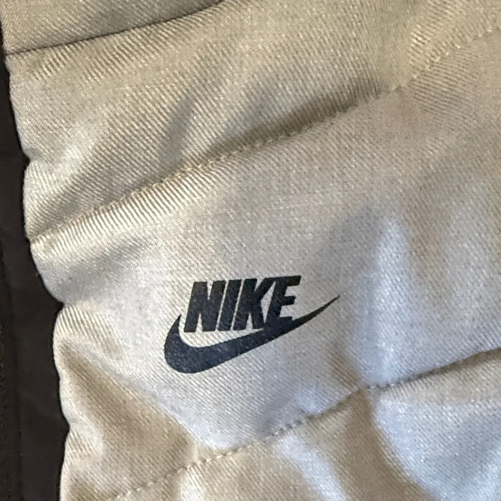 Nike Kids Light Gray Hooded Puffer Jacket with Black Accents